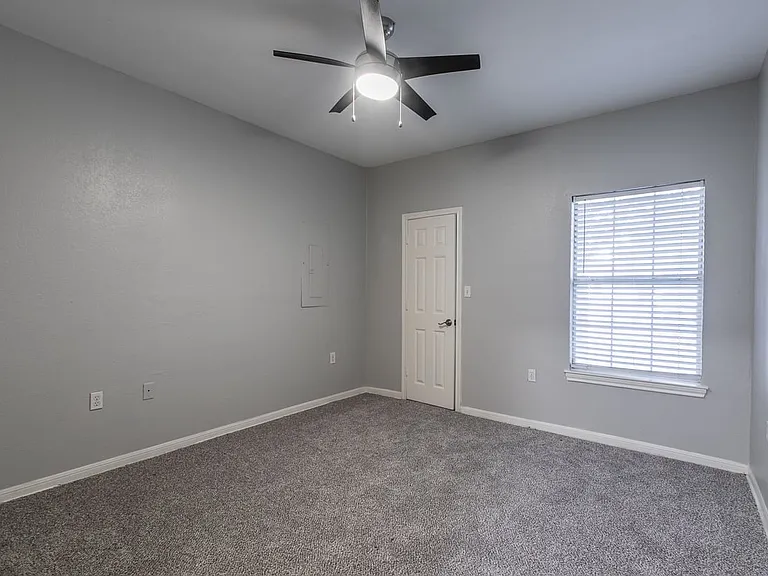 1521 Bagby Ave #D — Photo 2