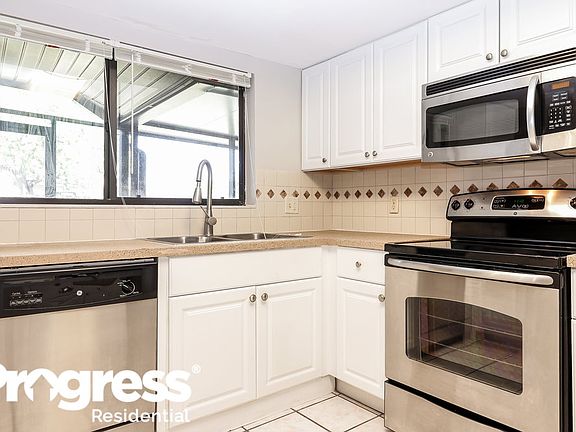 5th image of 1403 Glenmere Dr