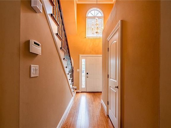 3rd image of 6432 Ivey Chase SE