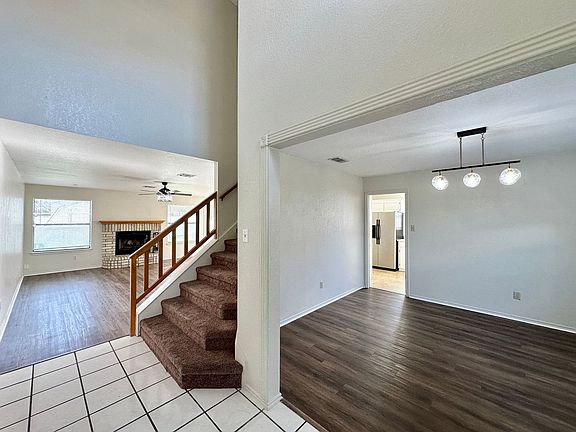 2nd image of 606 Bowen Ave