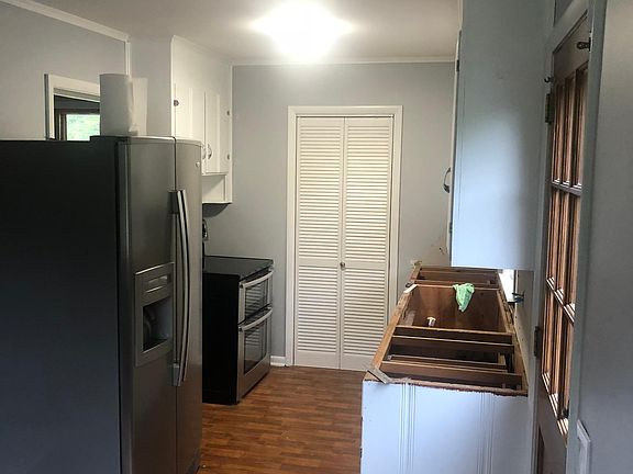 Kitchen - Large refrigerator and double oven range