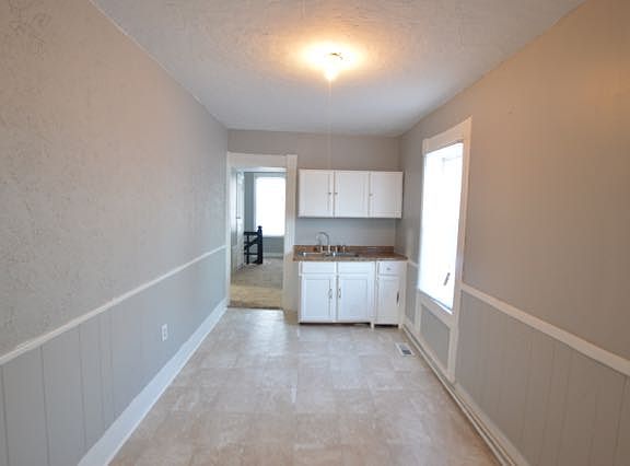 3rd image of 450 Shelby St
