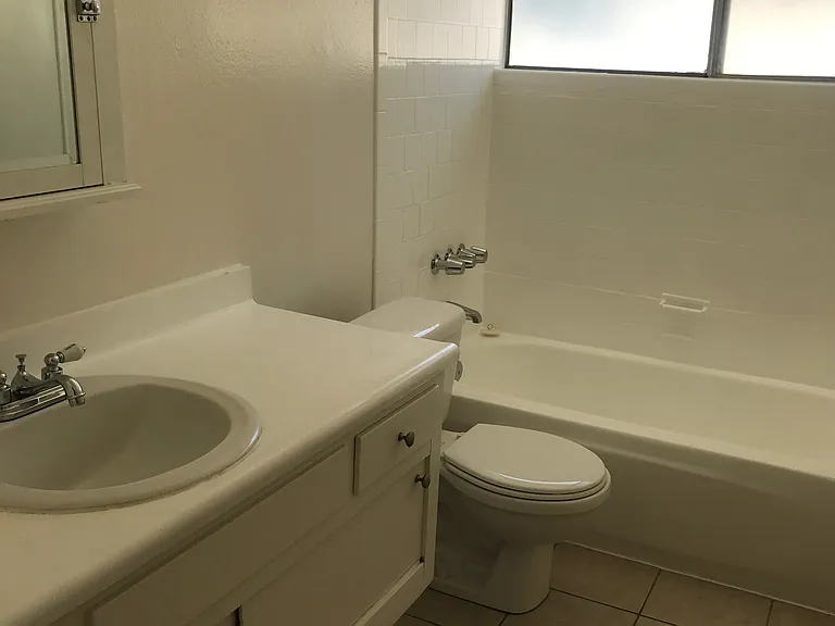 10334 Paramount Blvd — Photo 12