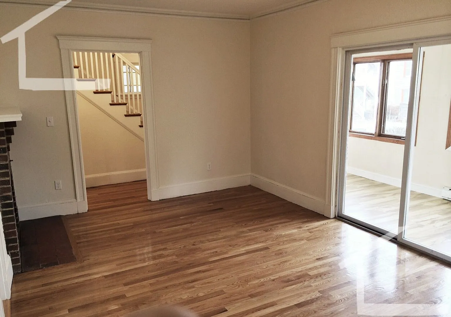 Rare Single Family 4BR/3BA w/laundry, parking, yard! 9/1 — Photo 3