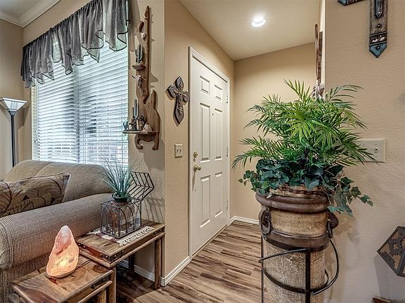4th image of 2455 Manchester Dr Unit 6