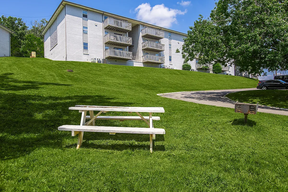 Highland Ridge Apartments — Photo 3