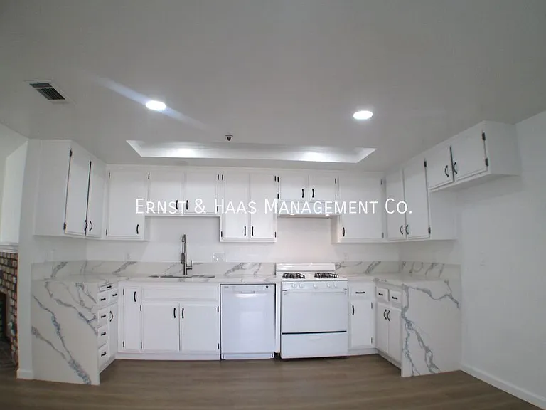8621 1/2 Cedar St — Photo 6