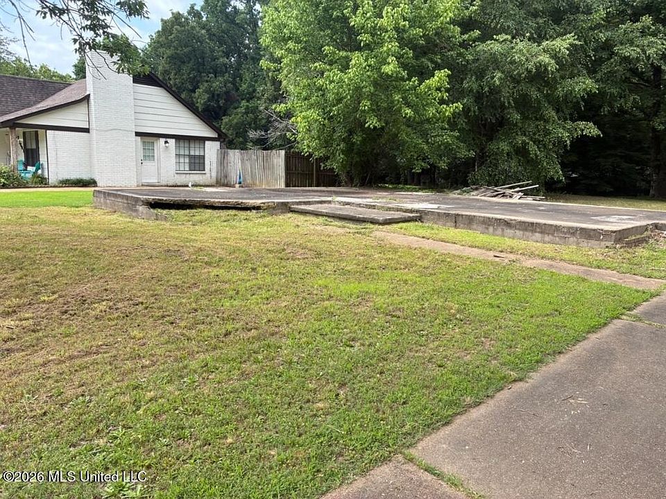 2nd image of 5615 Ingleside Dr