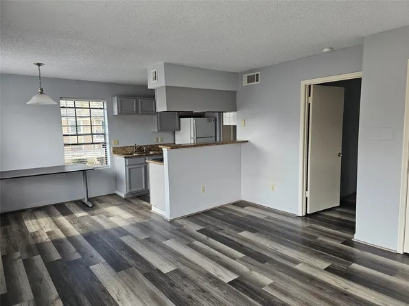 2750 Holly Hall St APT 702, Houston, TX 77054