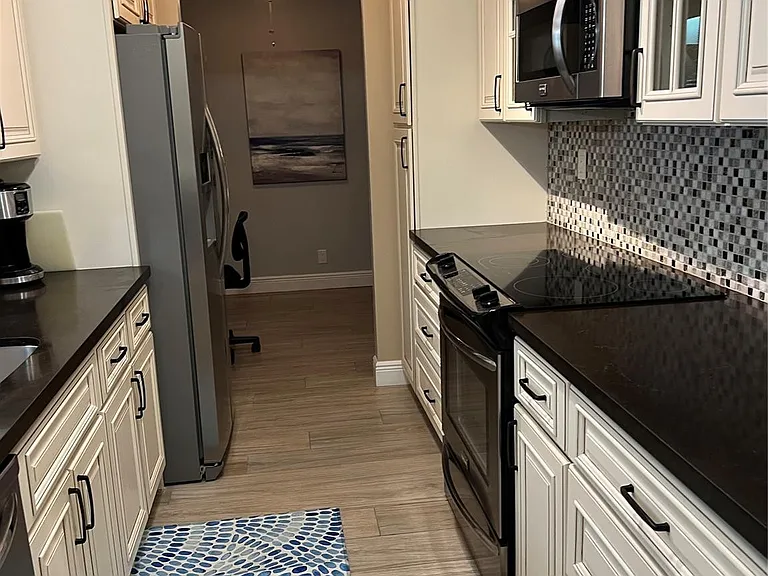 95 N Birch Rd #402 — Photo 27