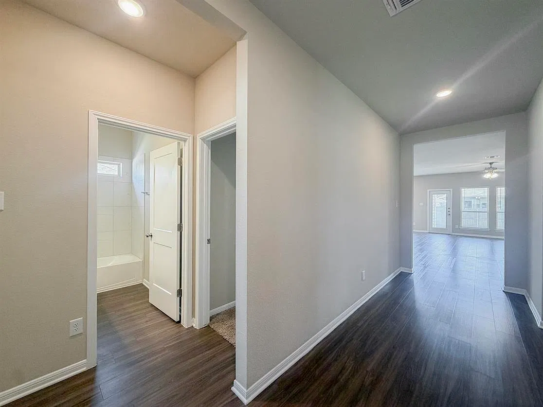 2037 Yarrelton Dr — Photo 4