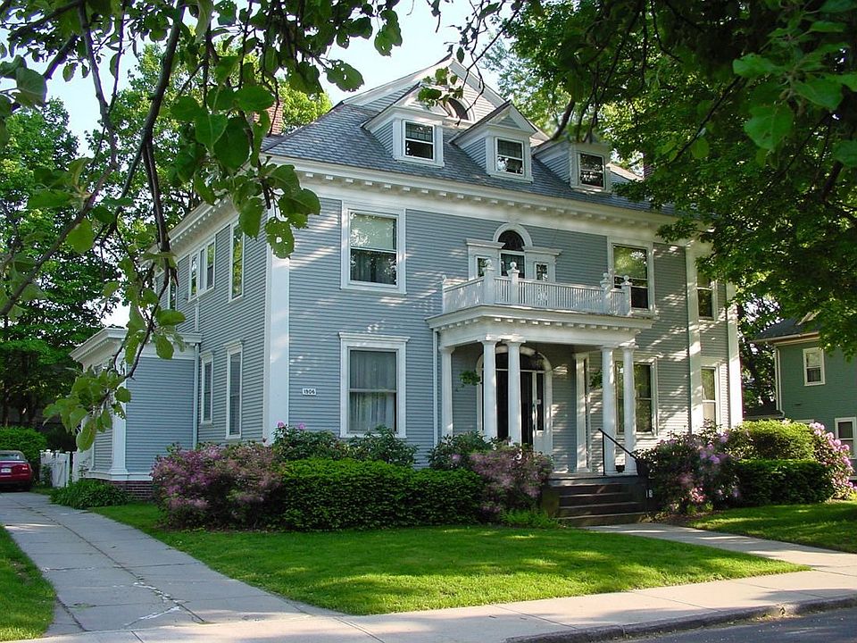 1906 Colonial loaded with character!