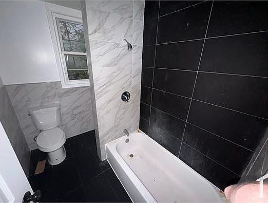 4th image of 265 W Runyon St #1