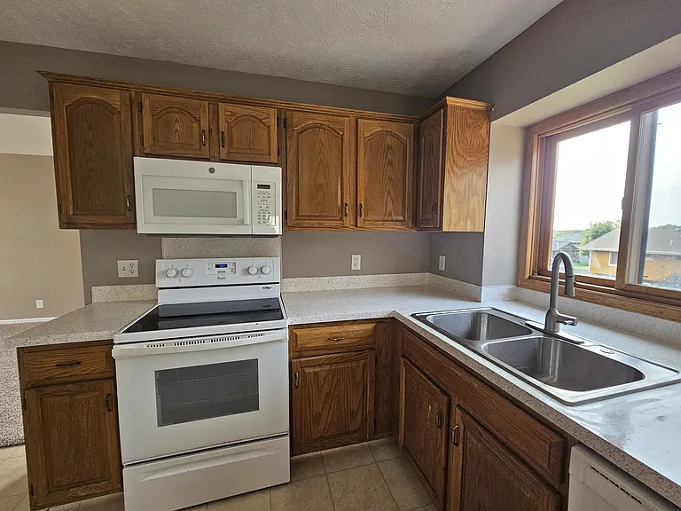 15057 Emmet St — Photo 8