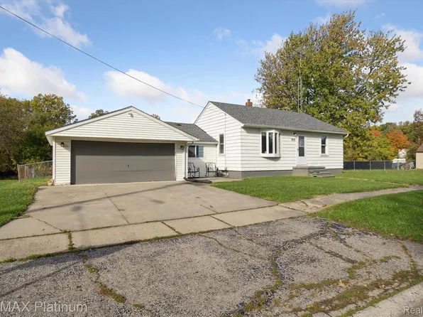 4312 Greenly St, Burton, MI 48529
