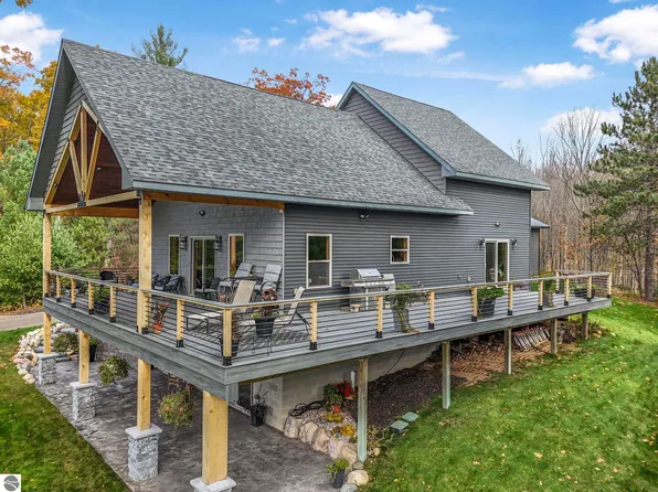5242 W Big Sky Trl, Cadillac, MI 49601