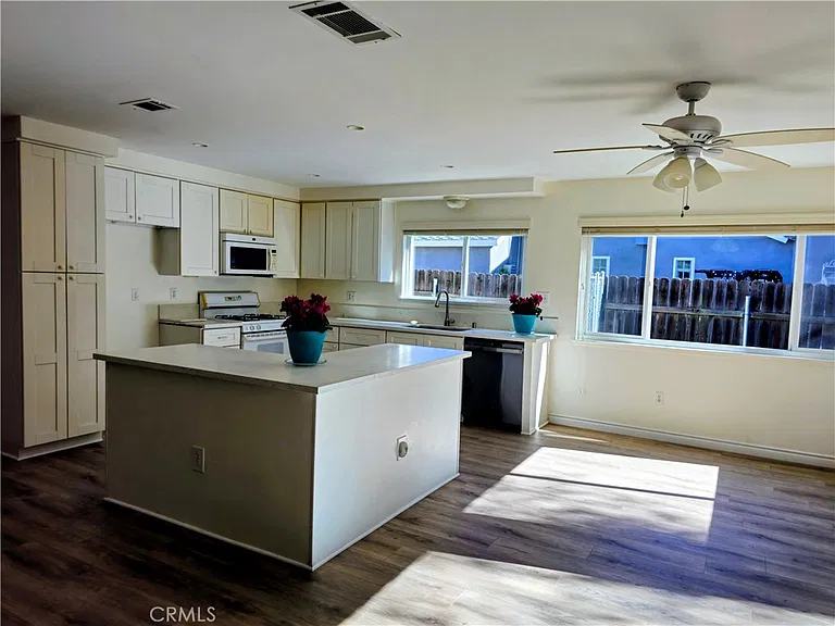 3953 Bayberry Dr — Photo 4