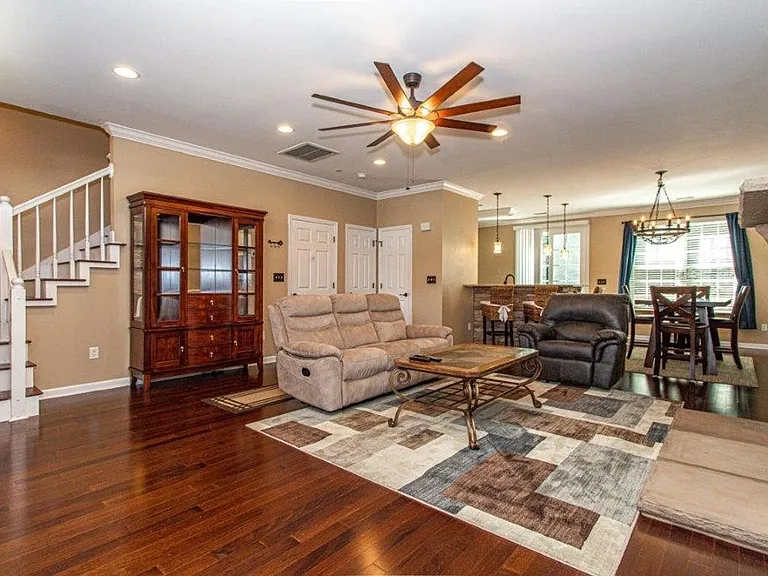 10714 Prince Albert Way — Photo 2