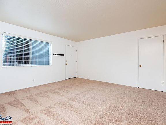 2nd image of 1005 Ravenscourt Ave #2