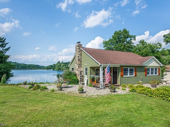 3rd image of 48 Lakeside Ave