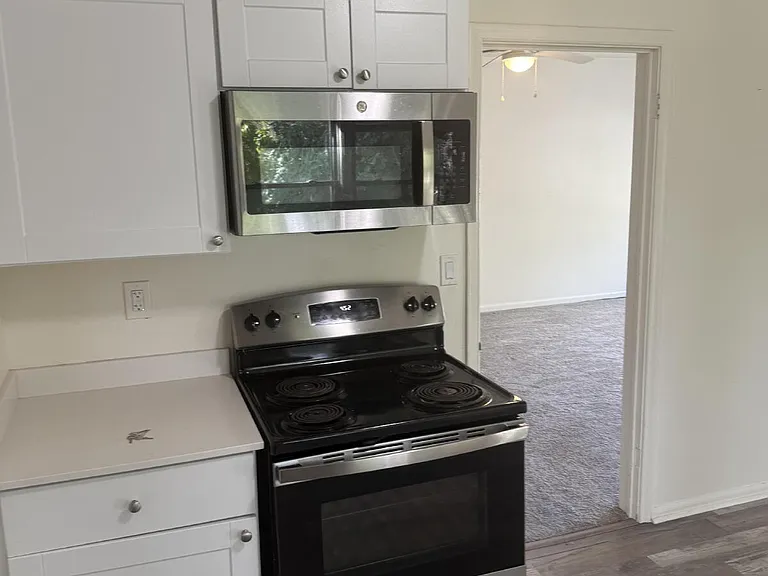 1360 S Main St #1 — Photo 3
