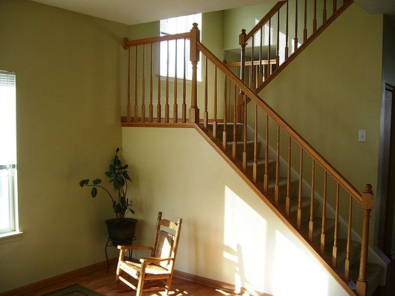 Oak staircase to 2nd floor