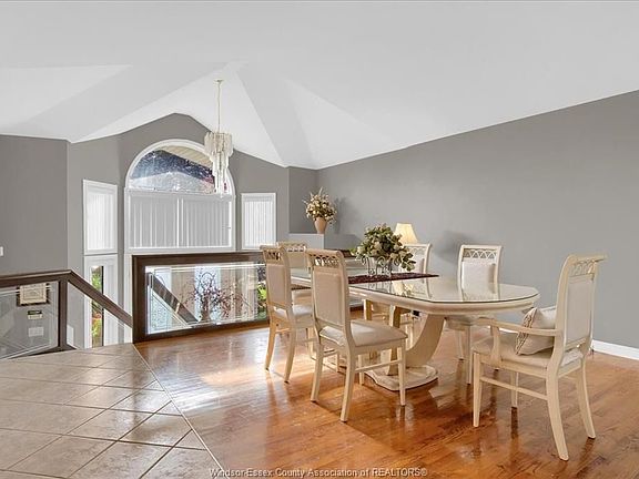 3rd image of 605 Woodridge Dr