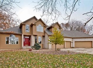 1475 Bay Oaks Dr, Lakemoor, IL 60051