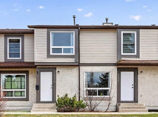 230 W Deerpoint Ln SE, Calgary, AB T2J6M7