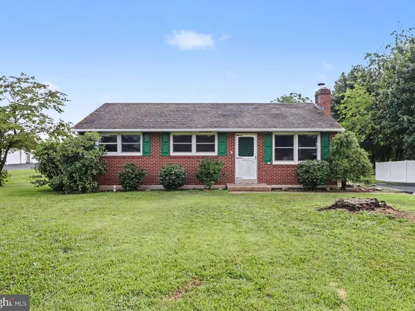 847 Shawnee Dr, Harrisburg, PA 17112