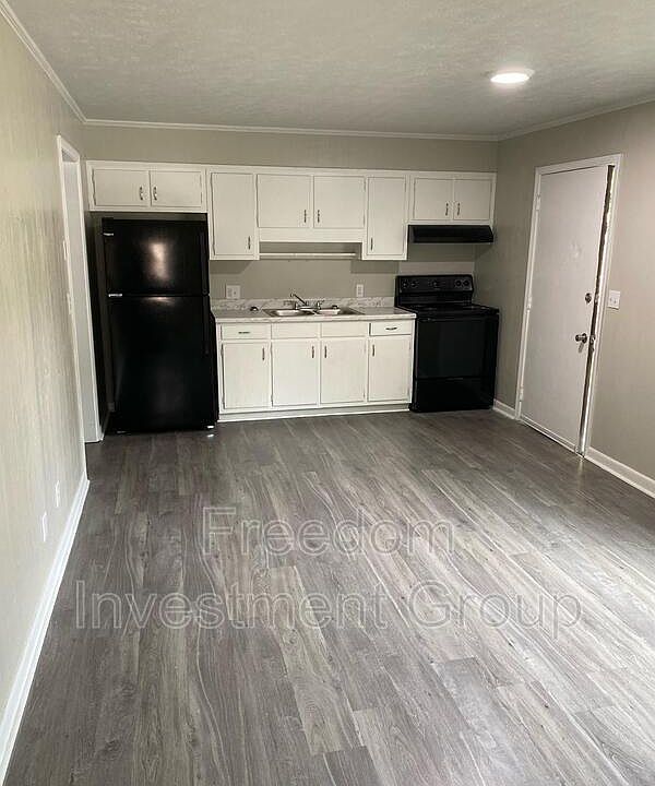 1st image of 808 Burwind Ct #3