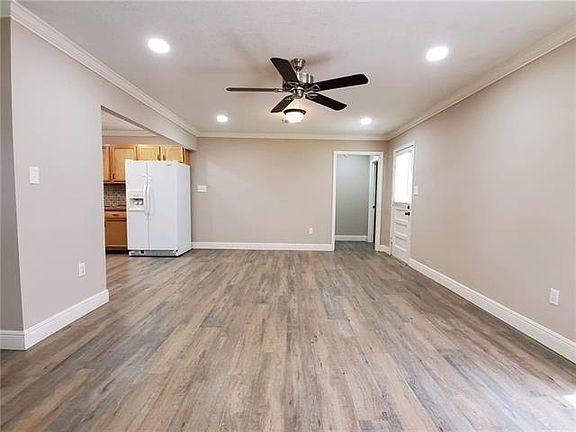 5th image of 4429 Dean St