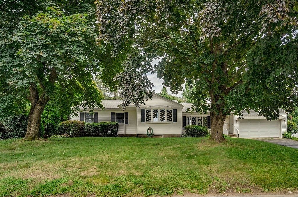 132 Nelson St, Chicopee, MA 01013 Zillow