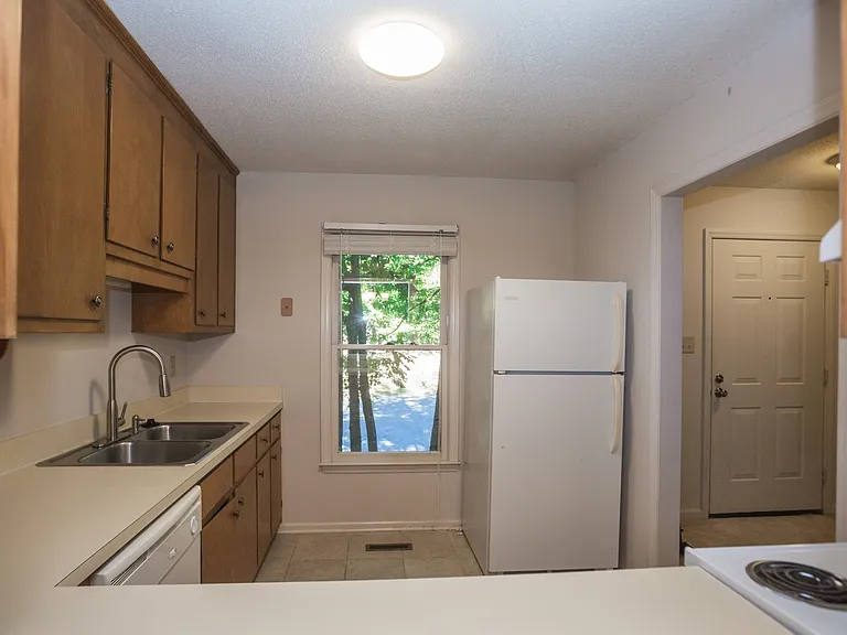 15 Alamo Ct #B — Photo 5