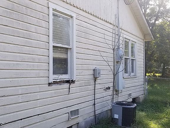 3rd image of 711 Miller St