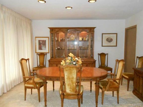 3rd image of 65 E Ladue Estates Dr