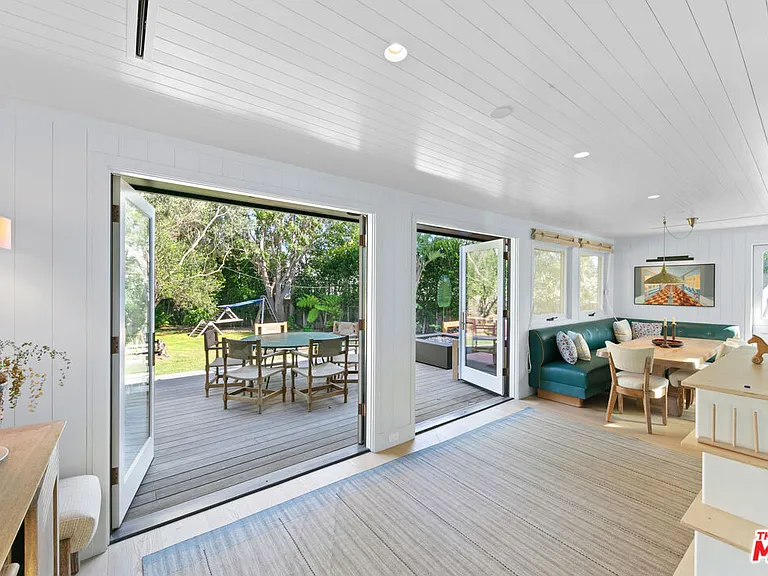 7038 Dume Dr — Photo 22