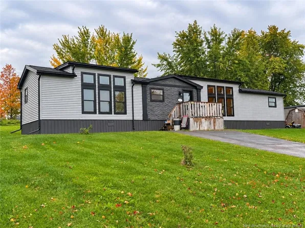 61 Moss Ln, Riverview, NB E1B 5A9