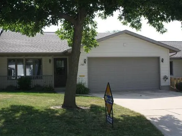705 Southlawn Ct, Oelwein, IA 50662