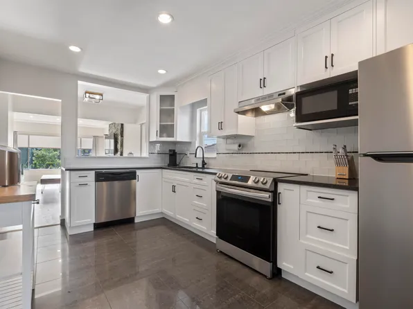 4136 Skeena St, Vancouver, BC V5R 2L3