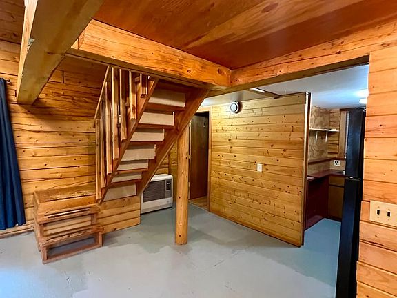 4th image of 685 Nichols Ln