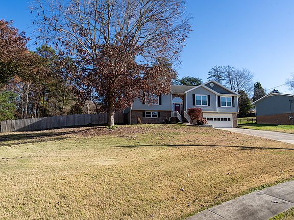 4th image of 927 Brookrun Dr