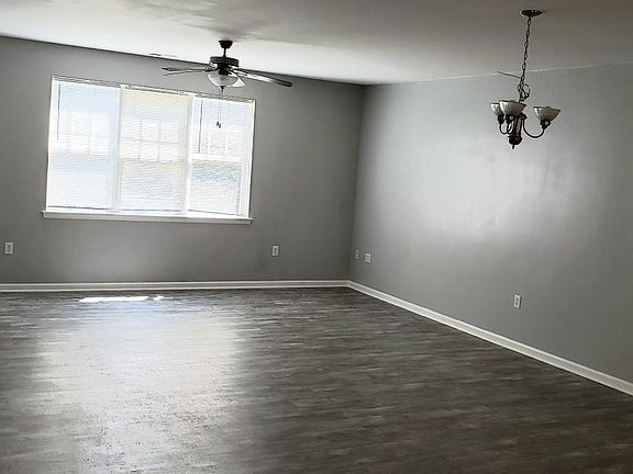 4th image of 912 Southmoor Dr Unit 104