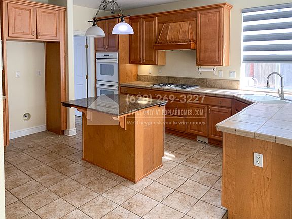 4th image of 2734 Macon Dr