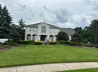 33 Denise Ct, Manalapan, NJ 07726