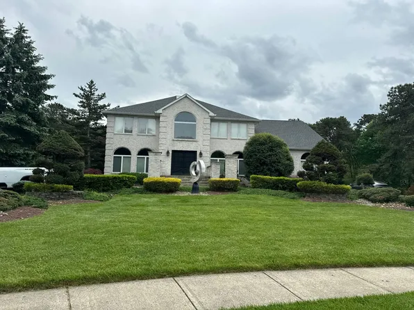 33 Denise Ct, Manalapan, NJ 07726