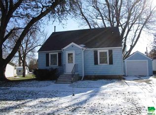 517 E Harrison St, Holstein, IA 51025