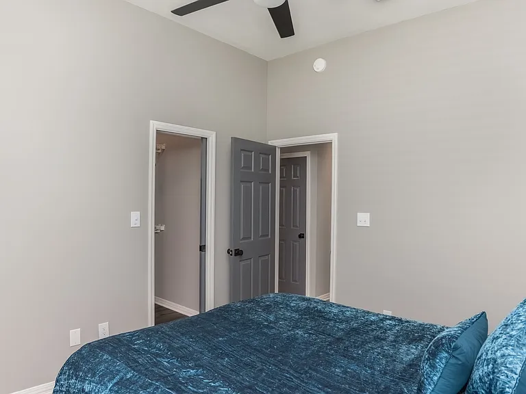 1301 E Cross St — Photo 15