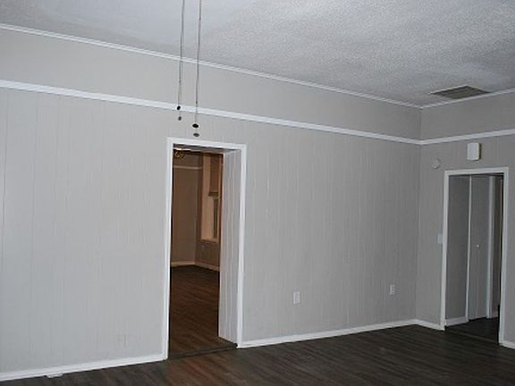 3rd image of 221 S Elm St