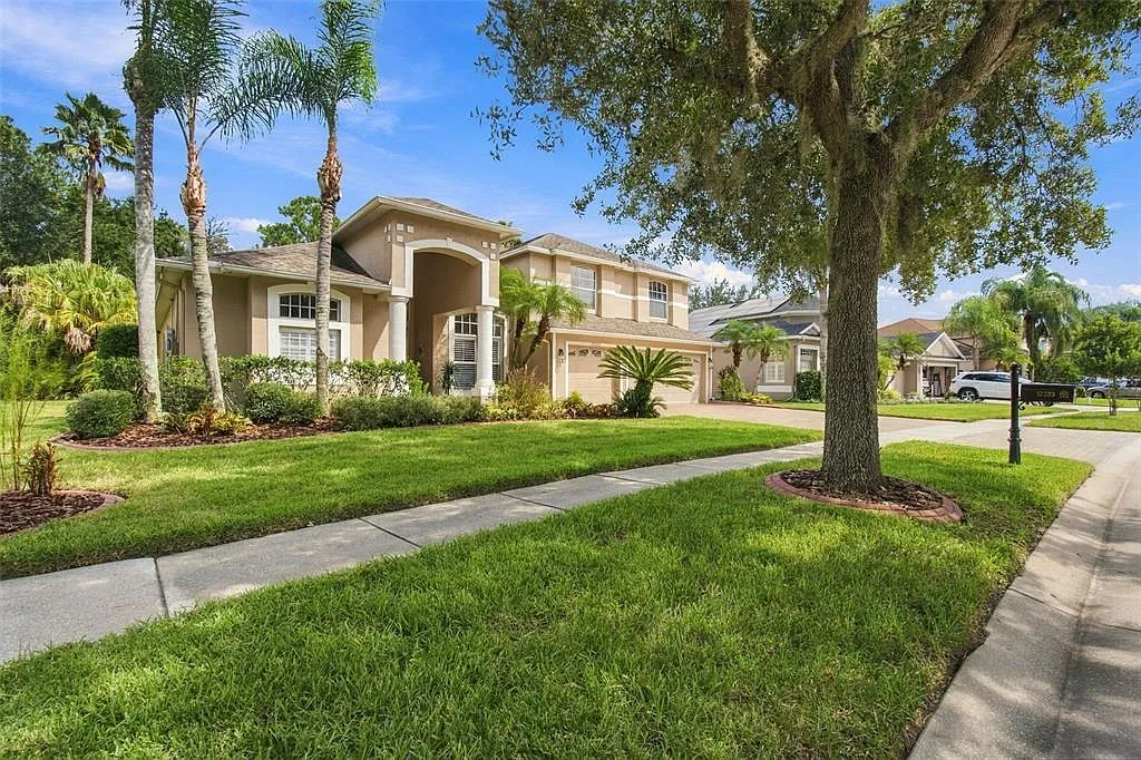 5 bed, 3.0 bath, 3290 sqft, $5,500 — Photo 2